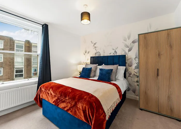 Stylish 3 Bed Flat In Brighton - Sleeps 8