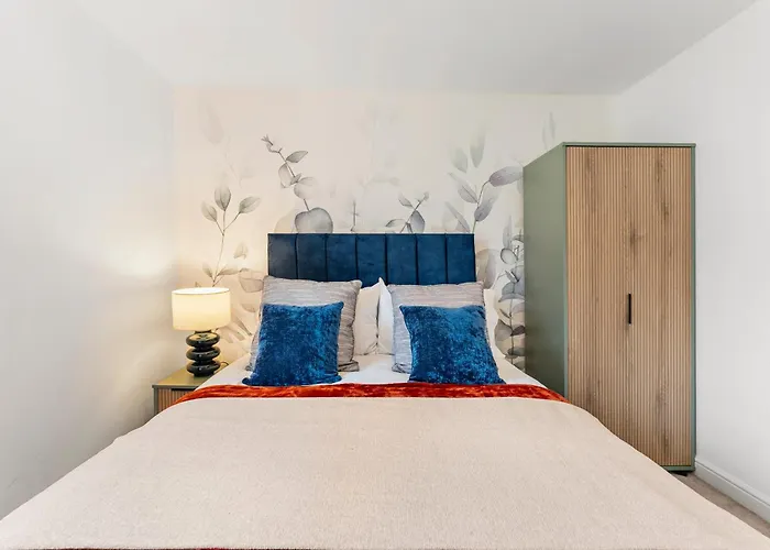 Stylish 3 Bed Flat In Brighton - Sleeps 8