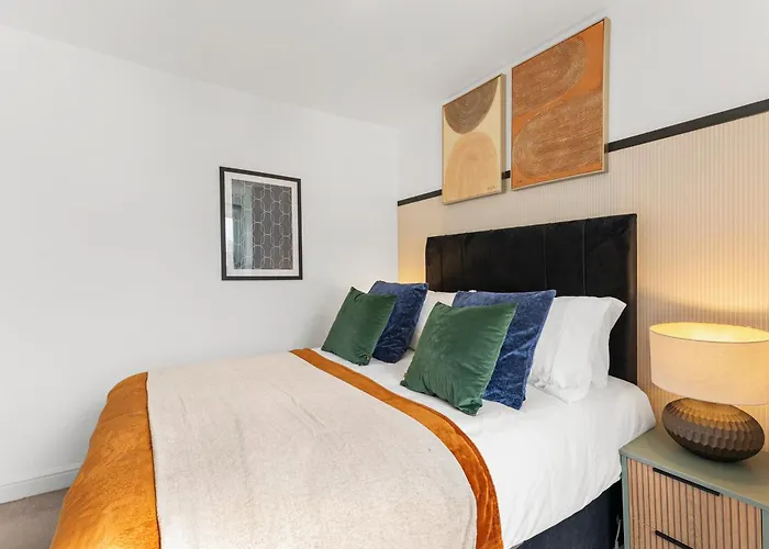 Stylish 3 Bed Flat In Brighton - Sleeps 8