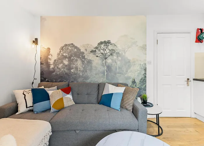 Stylish 3 Bed Flat In Brighton - Sleeps 8