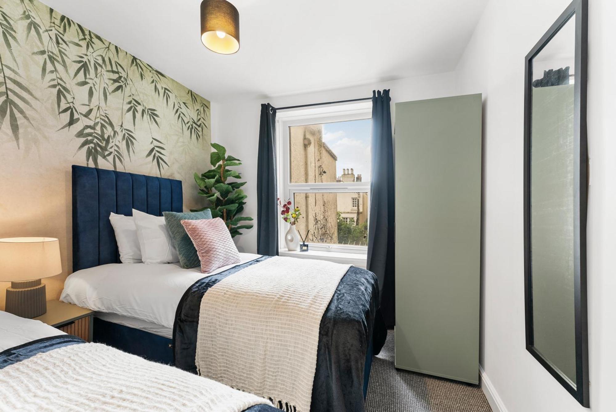 Stylish 3 Bed Flat In Brighton - Sleeps 8 * Brighton