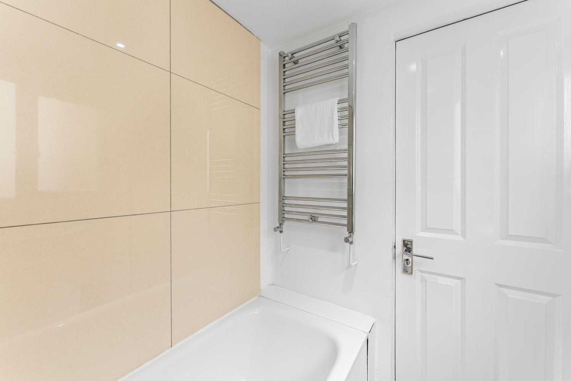 Stylish 3 Bed Flat In Brighton - Sleeps 8 * Brighton