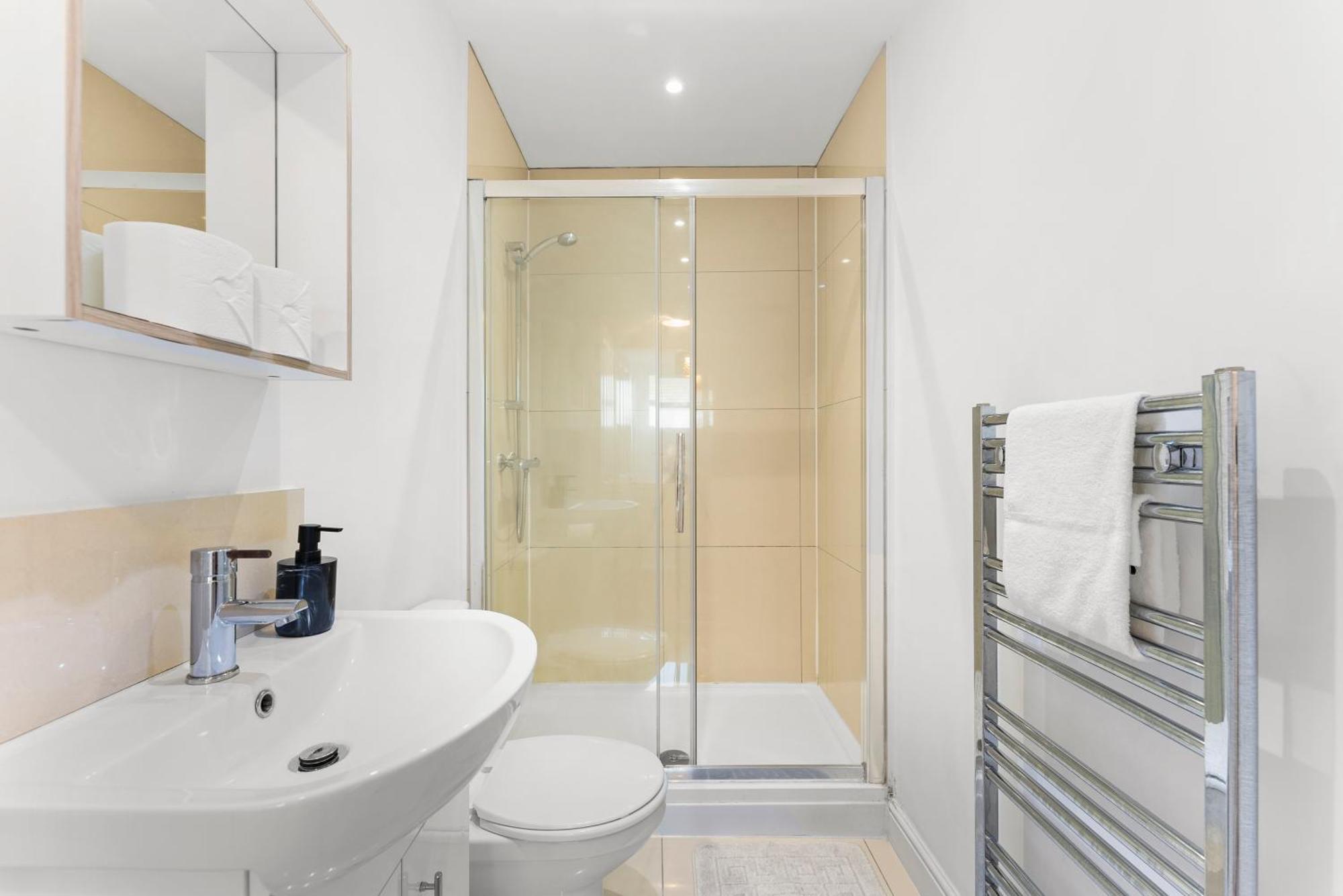Stylish 3 Bed Flat In Brighton - Sleeps 8 Apartment *